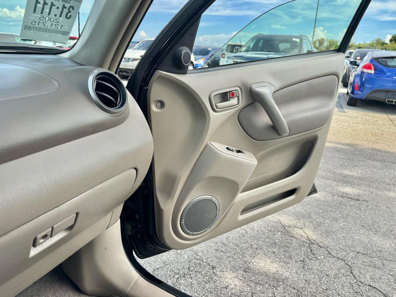 Toyota RAV4  2005