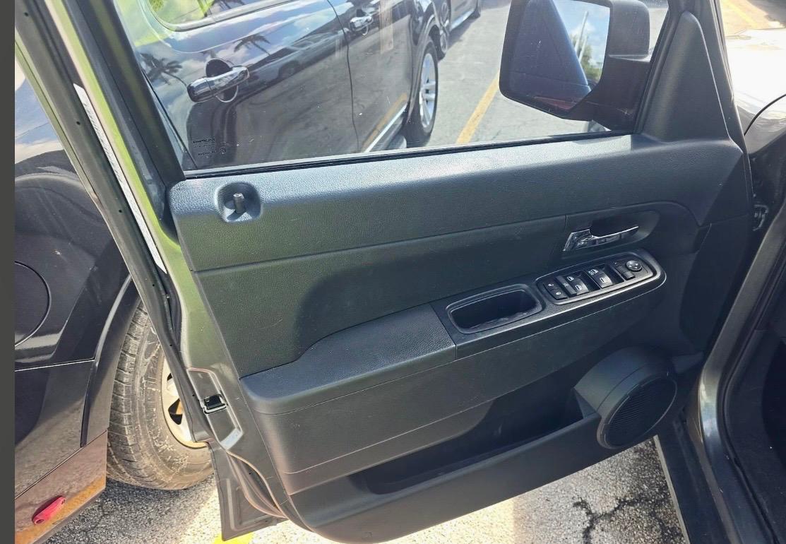 Jeep Liberty RWD 4dr Sport 2012