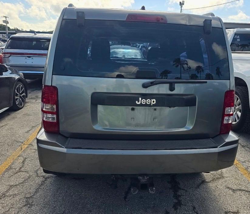 Jeep Liberty RWD 4dr Sport 2012