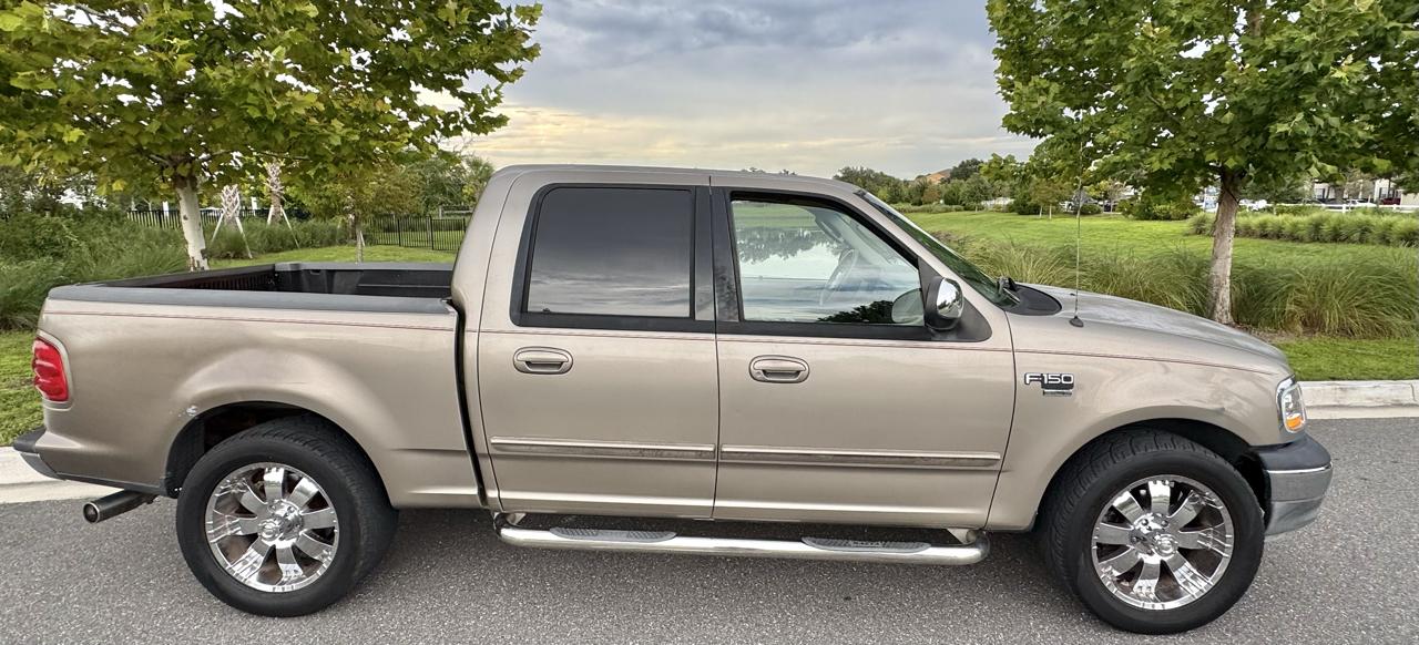 Ford F-150 SuperCrew 139" XLT 2002