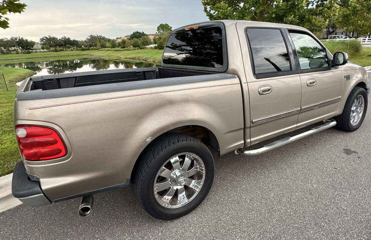 Ford F-150 SuperCrew 139" XLT 2002