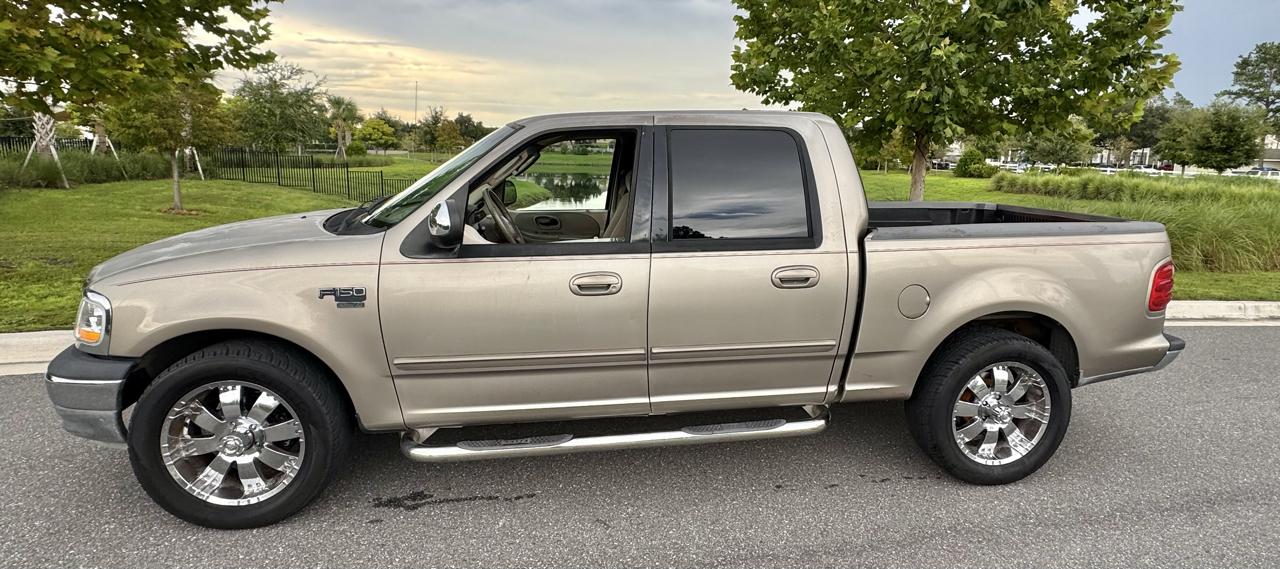Ford F-150 SuperCrew 139" XLT 2002