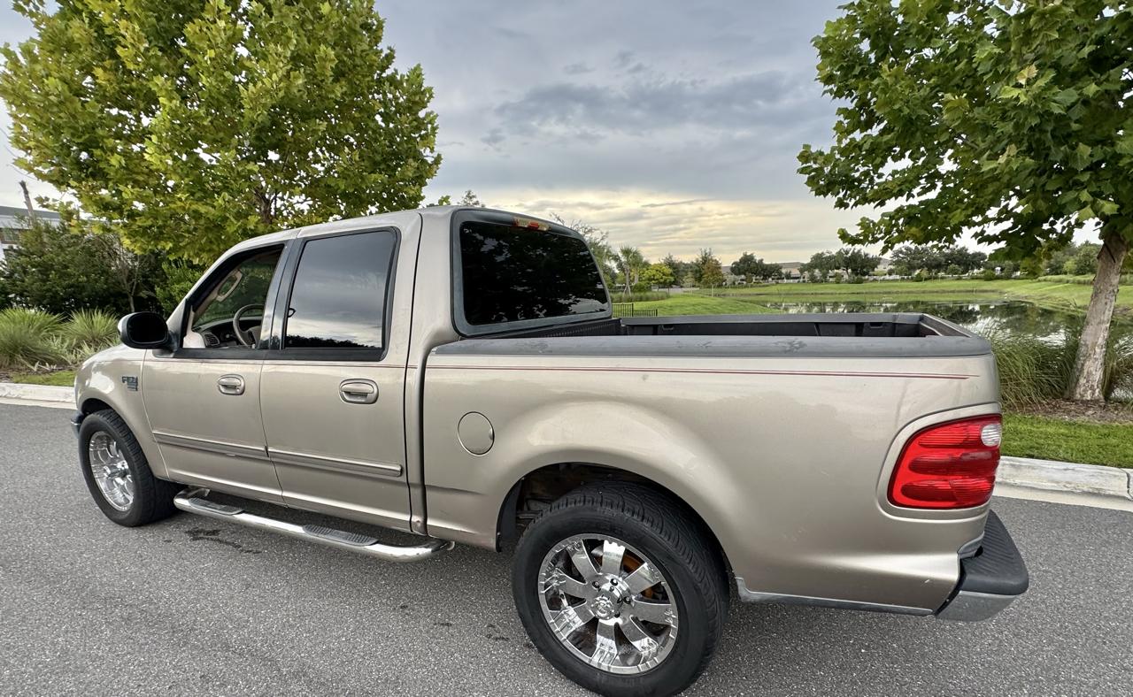 Ford F-150 SuperCrew 139" XLT 2002