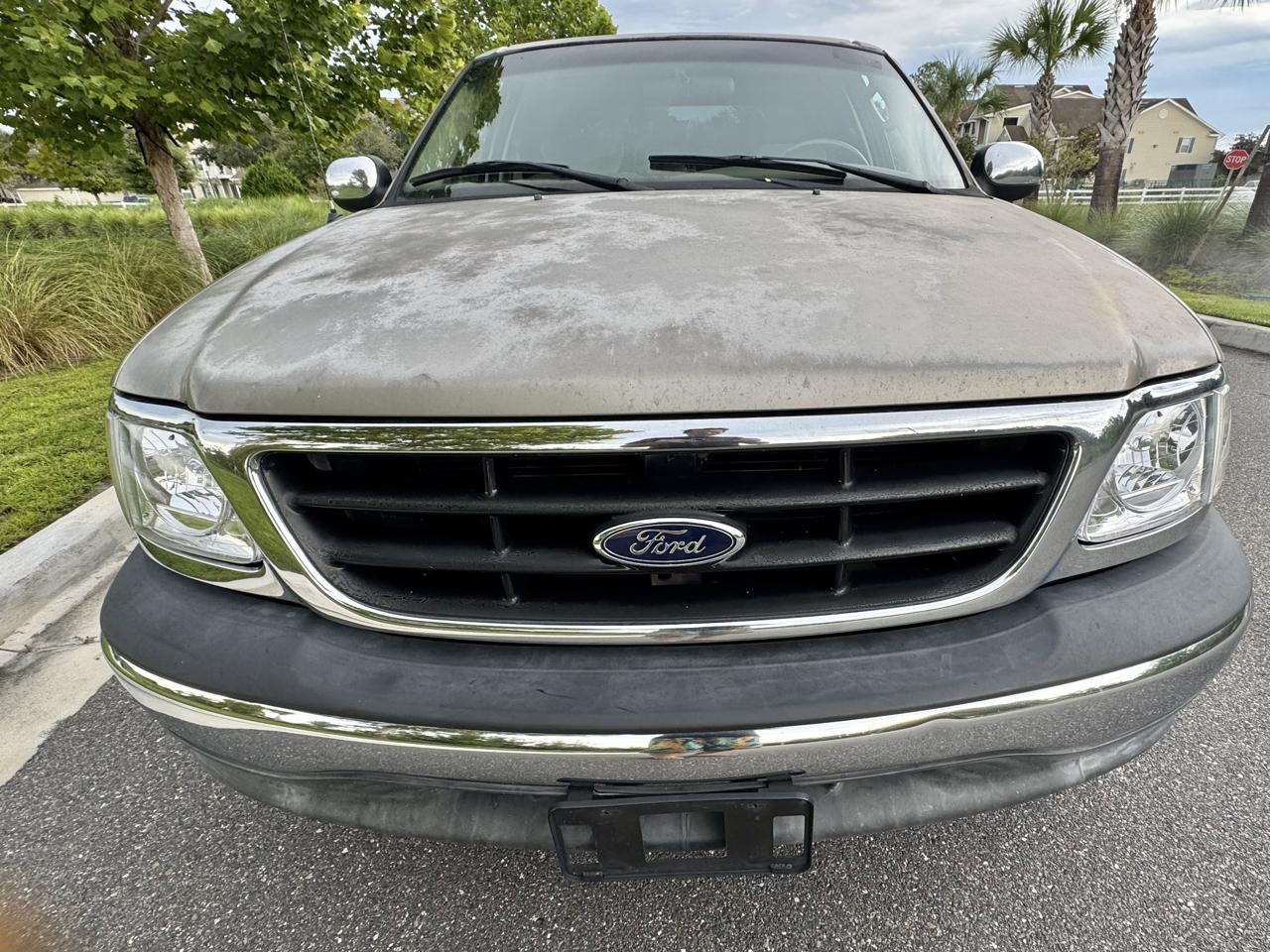 Ford F-150 SuperCrew 139" XLT 2002