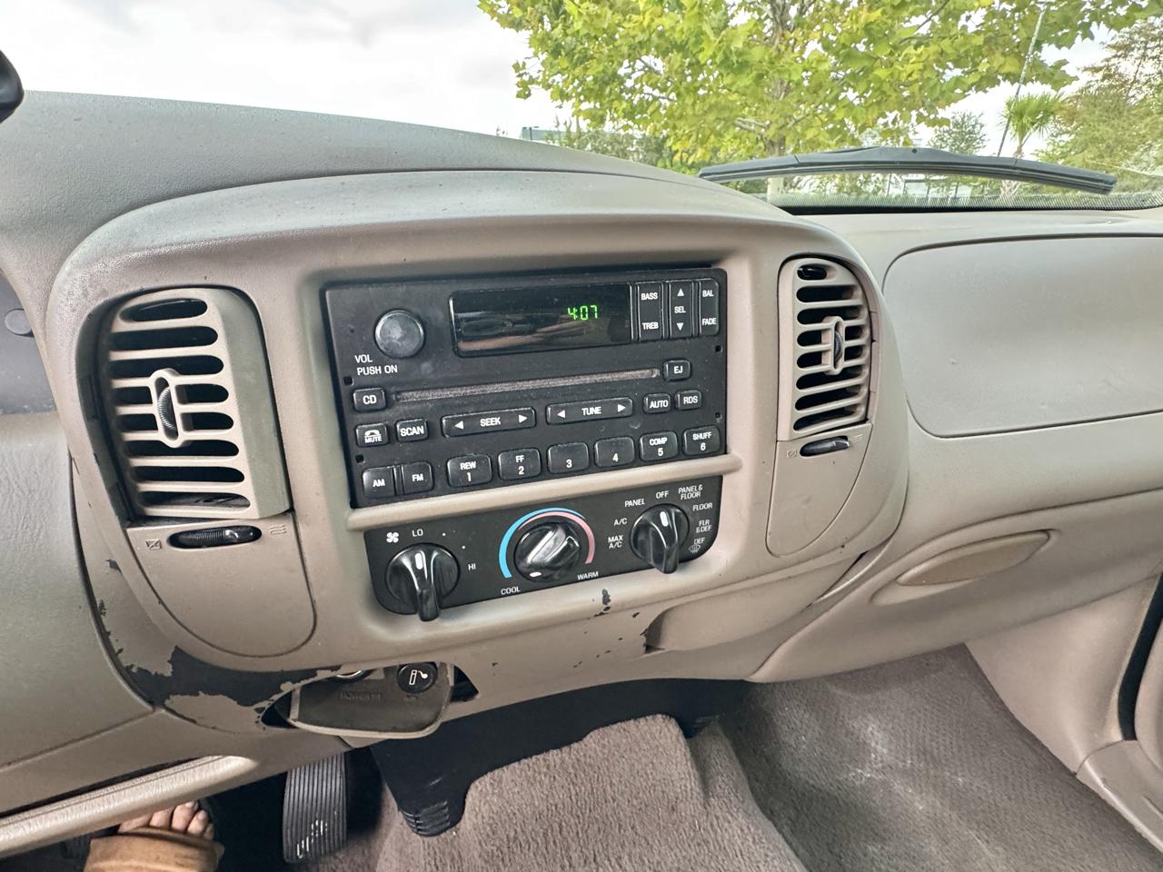 Ford F-150 SuperCrew 139" XLT 2002