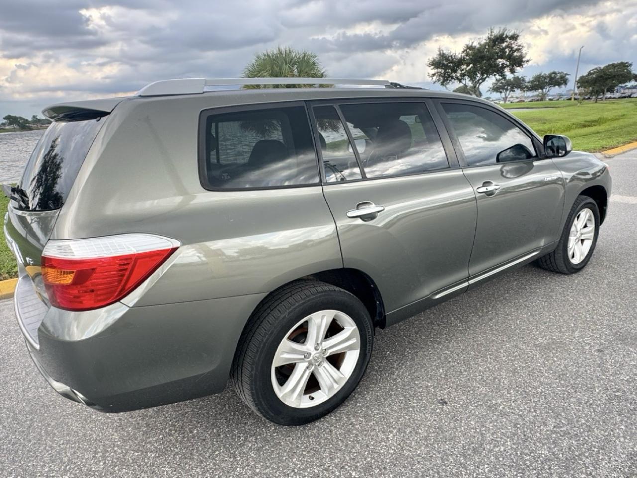 Toyota Highlander 4dr V6 Limited (Natl) 2009