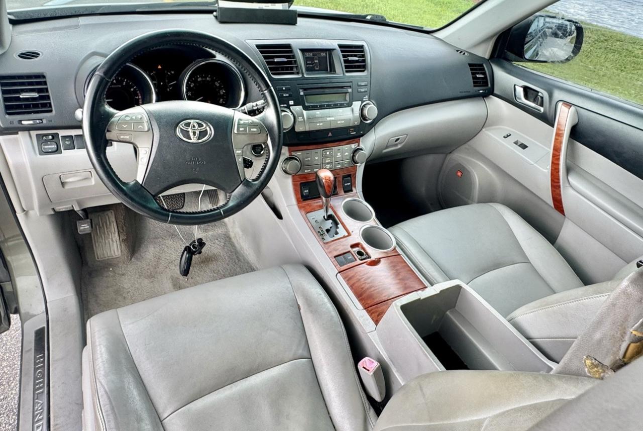 Toyota Highlander 4dr V6 Limited (Natl) 2009