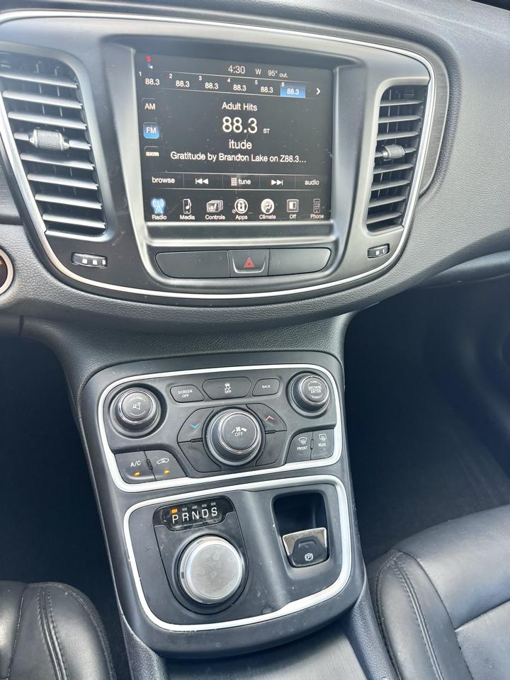 Chrysler 200 4dr Sdn Limited Platinum FWD 2016
