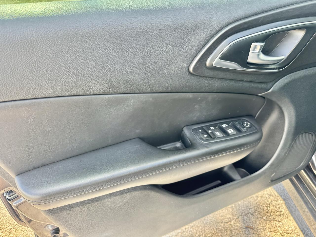 Chrysler 200 4dr Sdn Limited Platinum FWD 2016