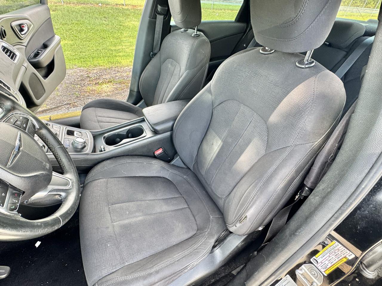 Chrysler 200 4dr Sdn Limited FWD 2015