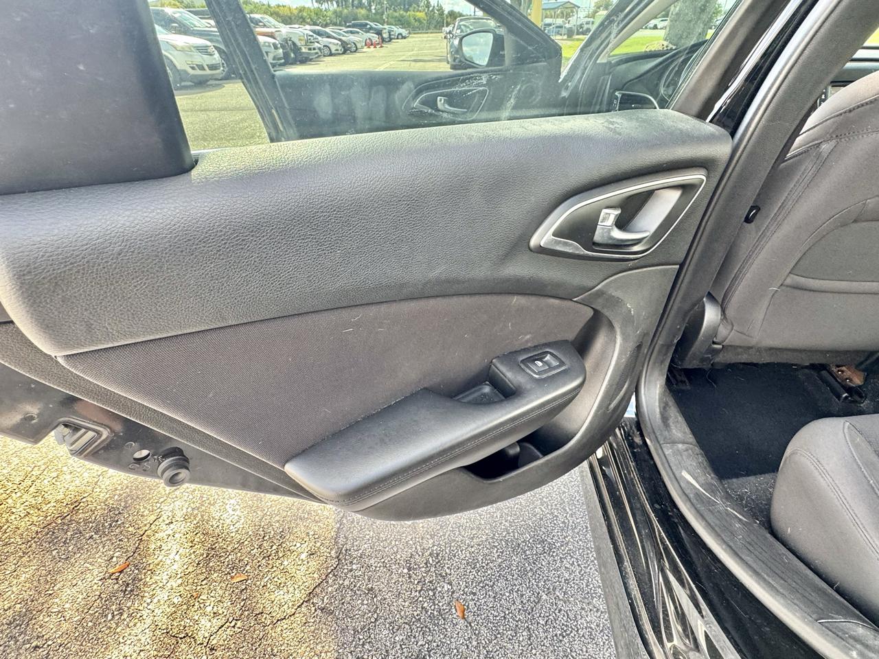 Chrysler 200 4dr Sdn Limited FWD 2015