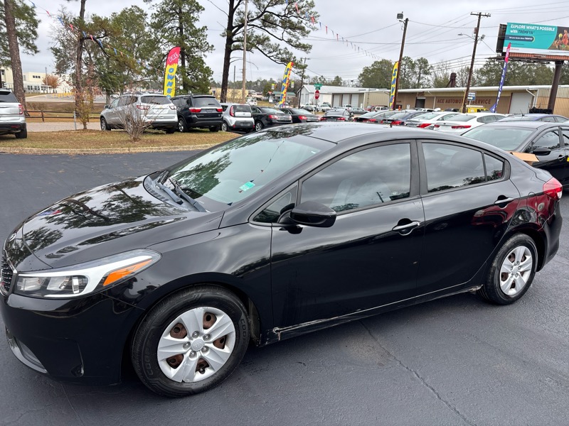 2017 Kia Forte LX 6A