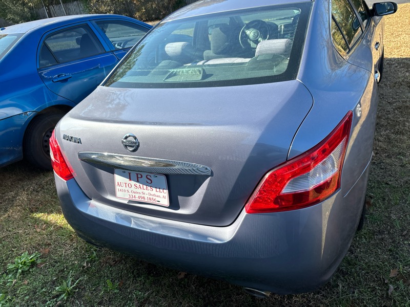 Nissan Maxima S 2011