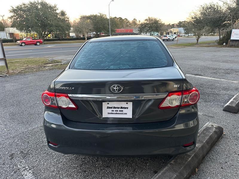 Toyota Corolla Base 4-Speed AT 2011