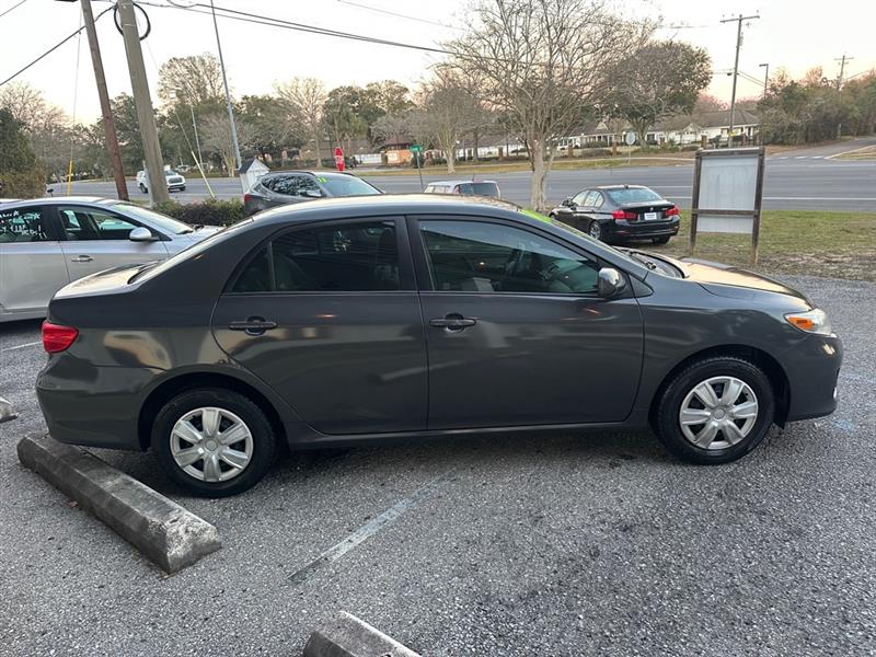 Toyota Corolla Base 4-Speed AT 2011