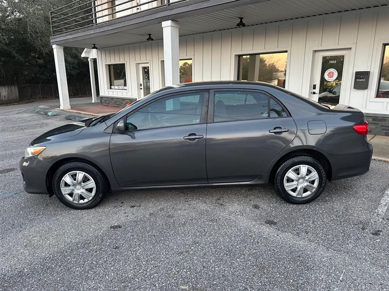 Toyota Corolla Base 4-Speed AT 2011