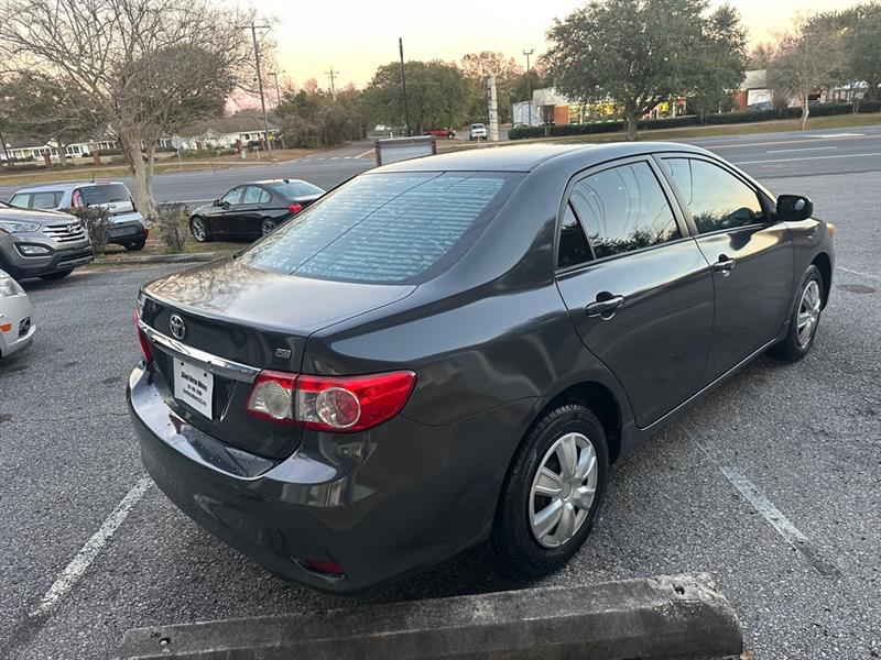 Toyota Corolla Base 4-Speed AT 2011