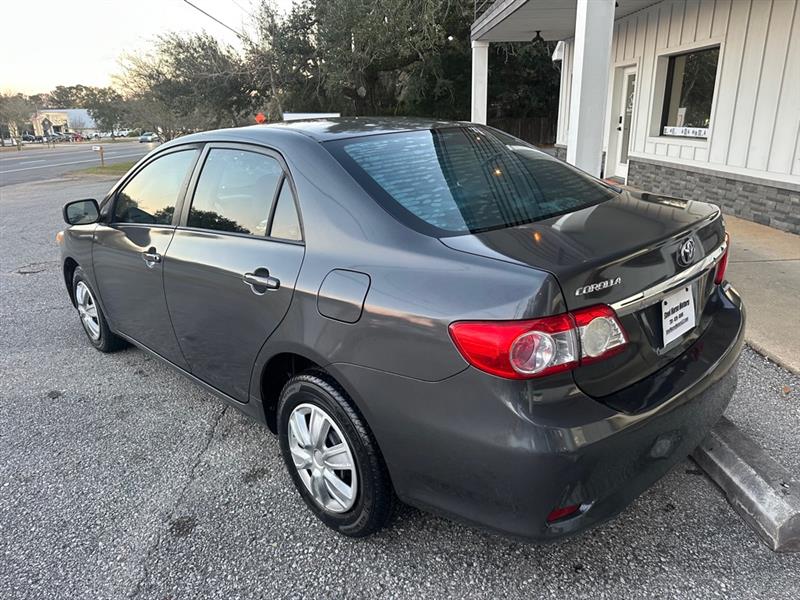 Toyota Corolla Base 4-Speed AT 2011