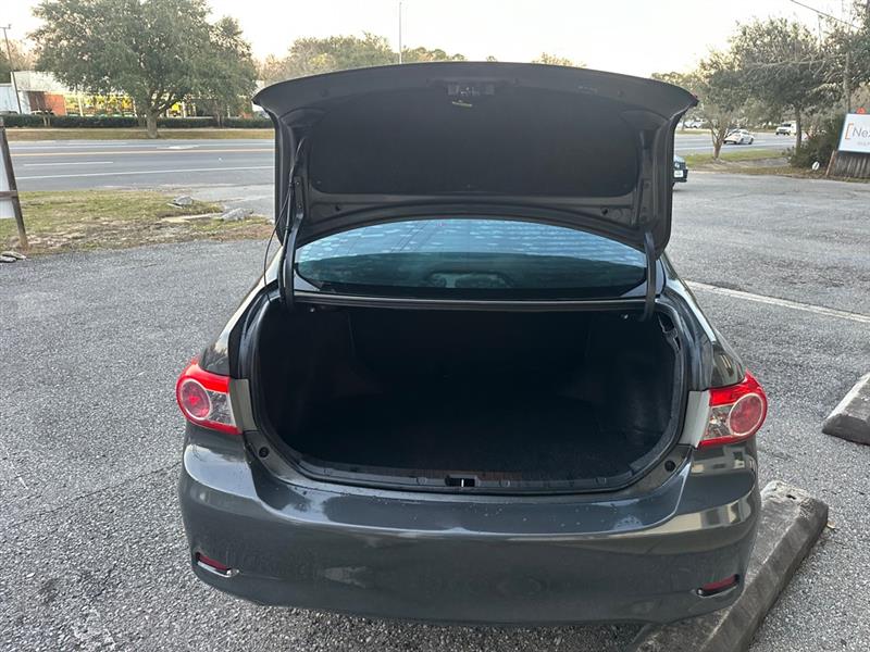 Toyota Corolla Base 4-Speed AT 2011