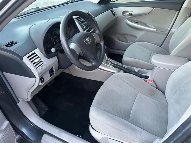 Toyota Corolla Base 4-Speed AT 2011