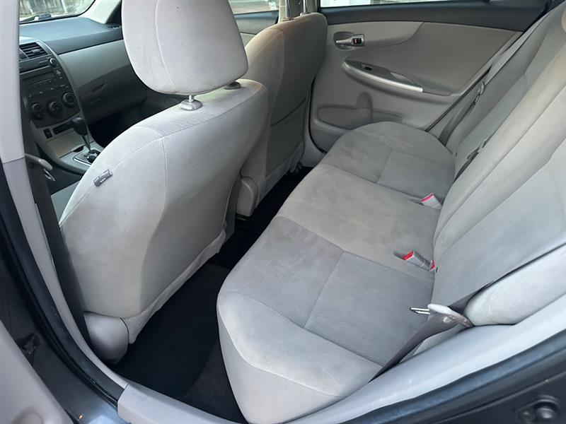 Toyota Corolla Base 4-Speed AT 2011