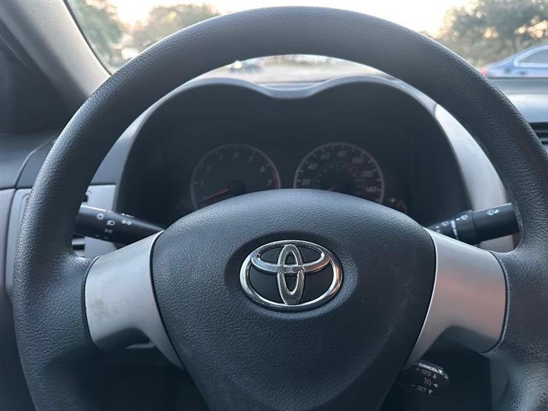 Toyota Corolla Base 4-Speed AT 2011