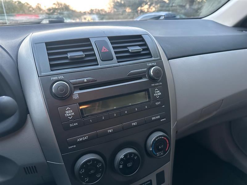 Toyota Corolla Base 4-Speed AT 2011