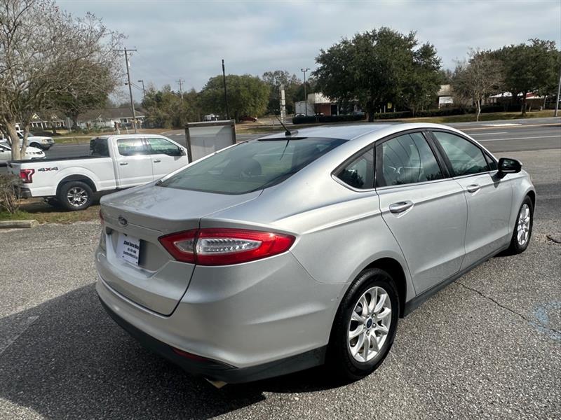 Ford Fusion S 2016