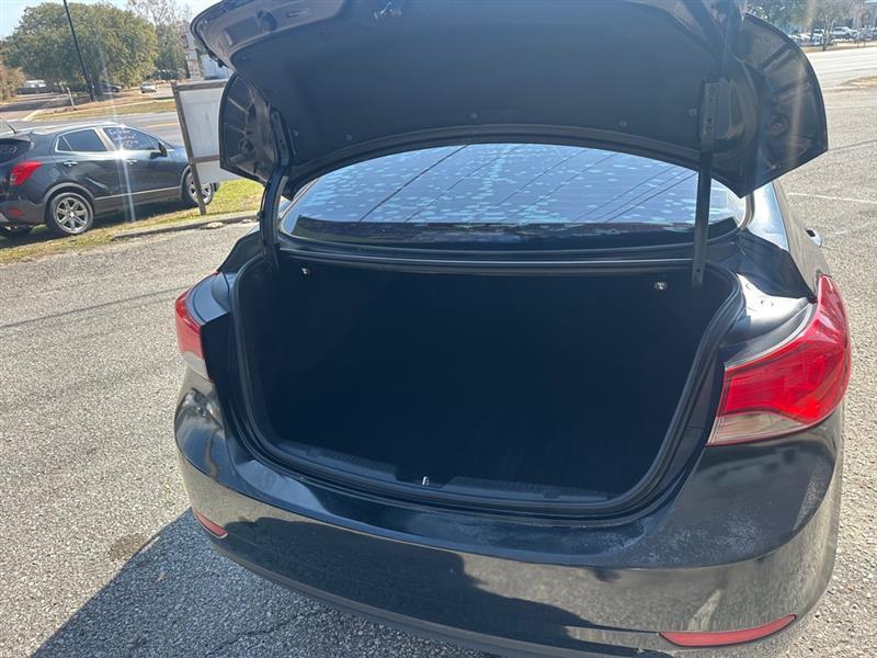 Hyundai Elantra SE 4D Sedan 2015