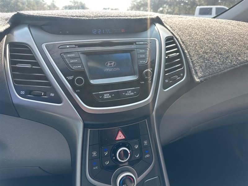 Hyundai Elantra SE 4D Sedan 2015