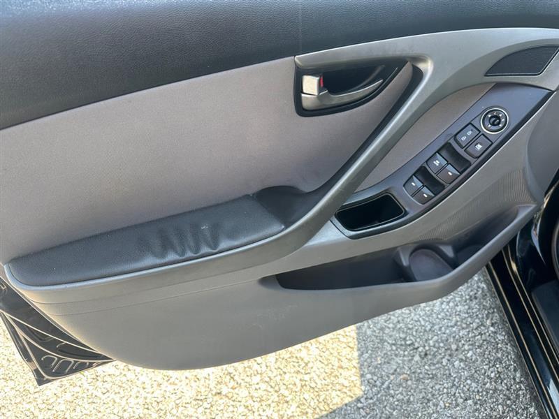 Hyundai Elantra SE 4D Sedan 2015