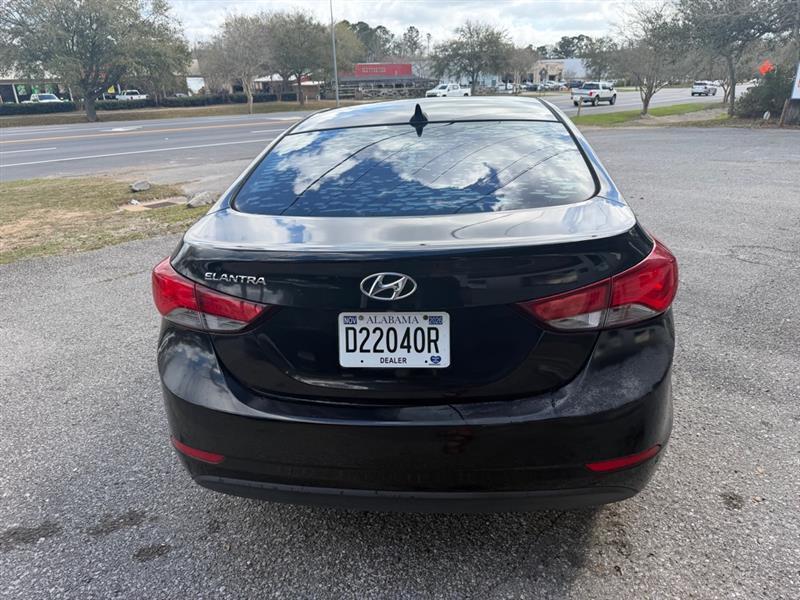 Hyundai Elantra SE 4D Sedan 2015