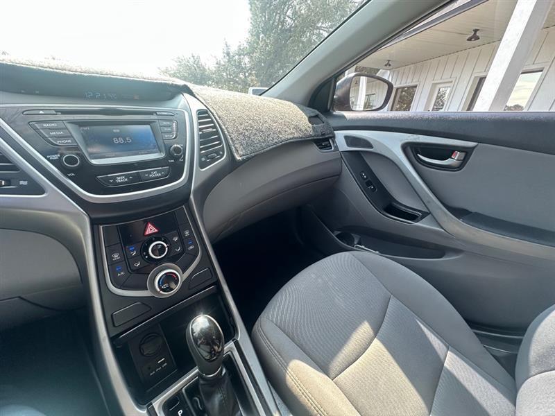 Hyundai Elantra SE 4D Sedan 2015
