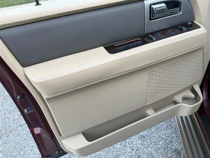 Ford Expedition EL XLT 2WD 2012