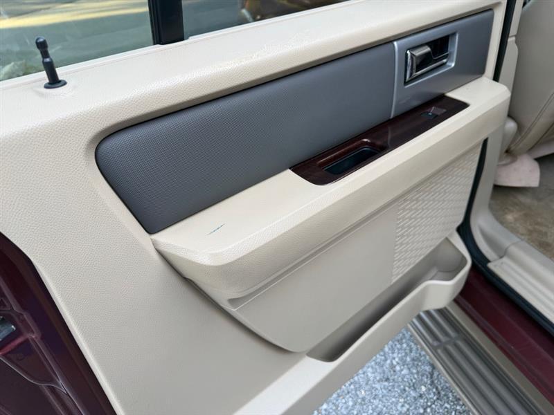 Ford Expedition EL XLT 2WD 2012