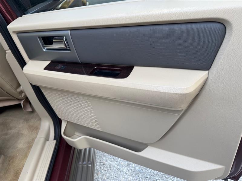 Ford Expedition EL XLT 2WD 2012