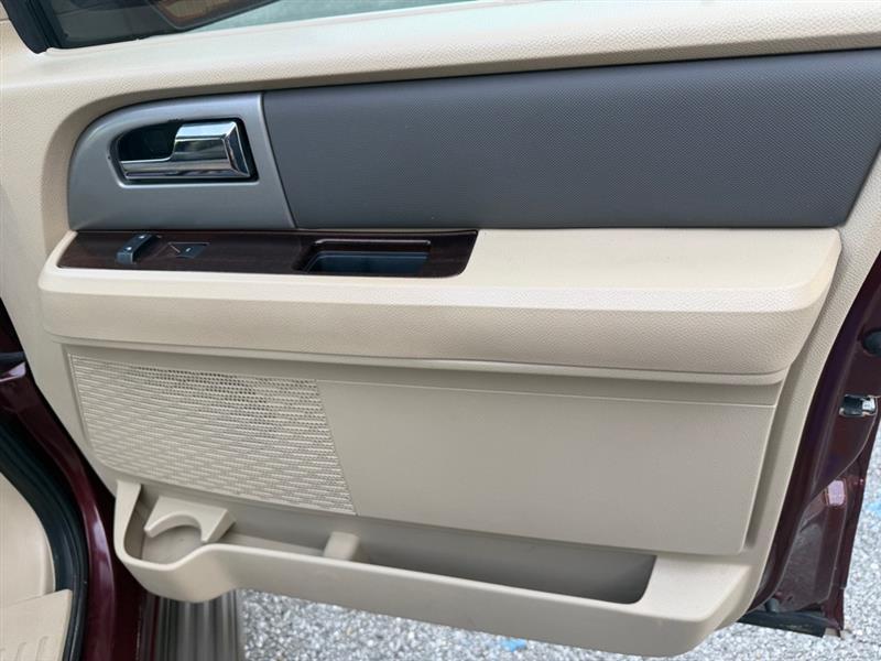 Ford Expedition EL XLT 2WD 2012