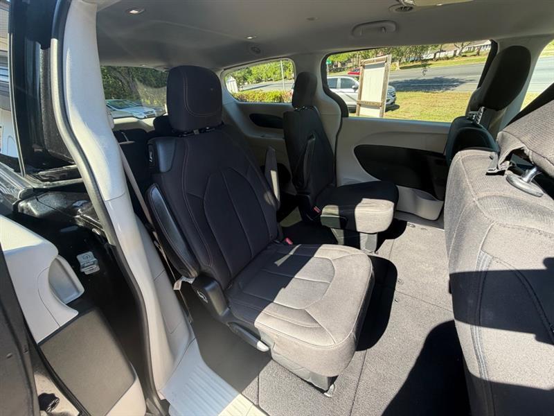 Chrysler Pacifica Touring 2017