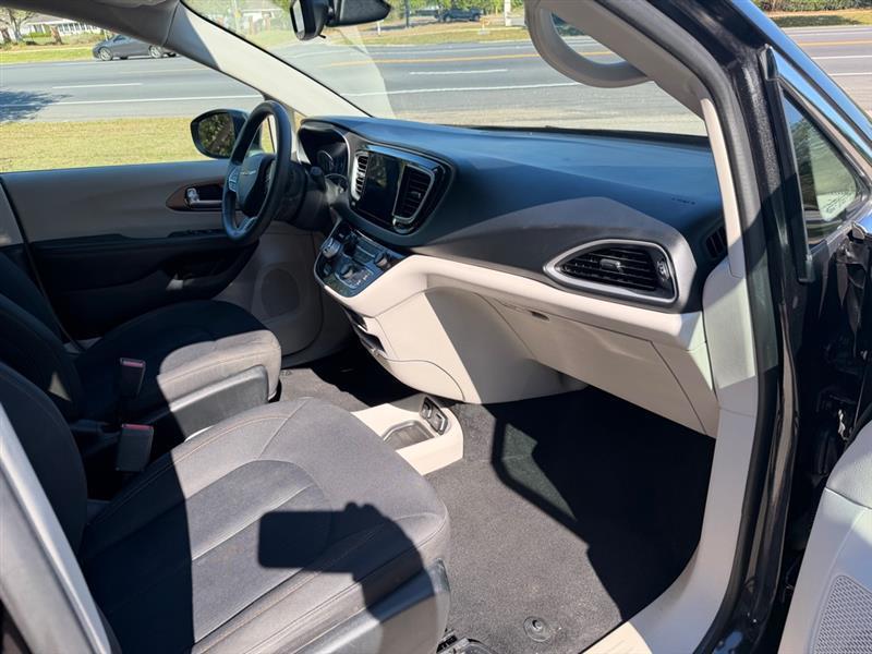 Chrysler Pacifica Touring 2017