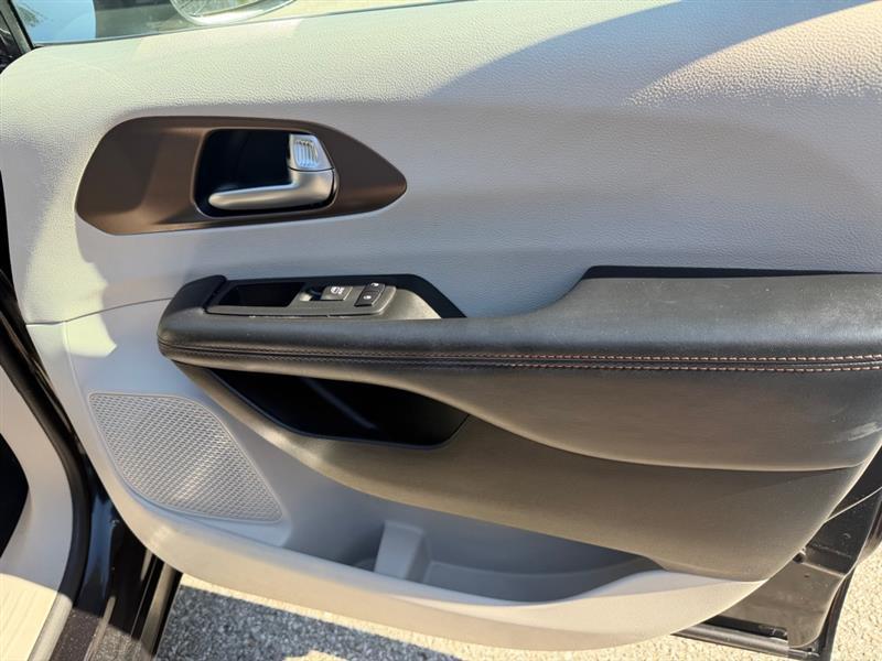 Chrysler Pacifica Touring 2017