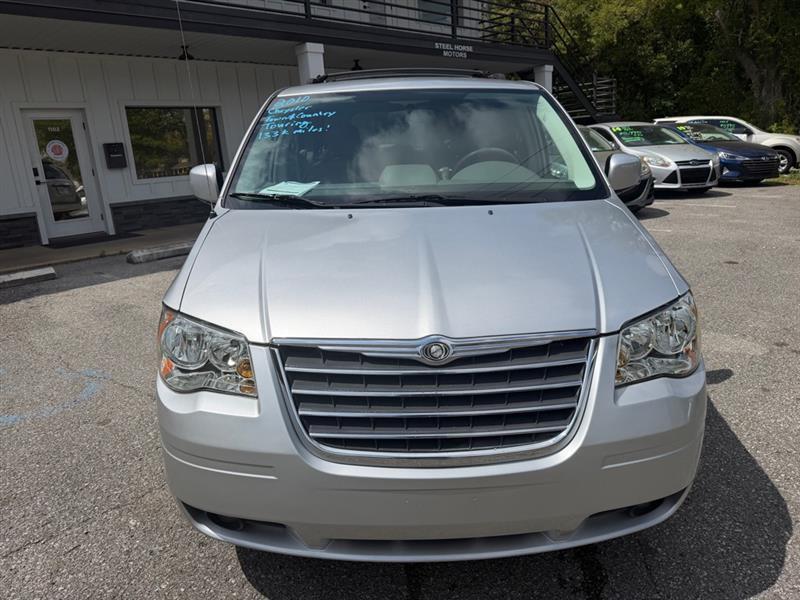 Chrysler Town & Country Touring 2010