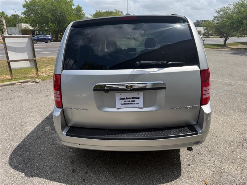 Chrysler Town & Country Touring 2010