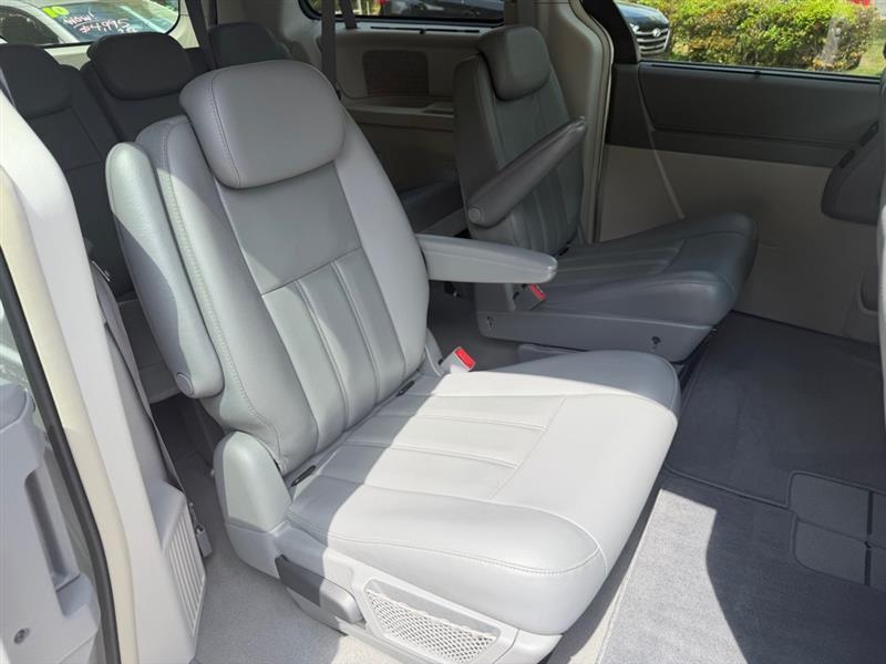 Chrysler Town & Country Touring 2010