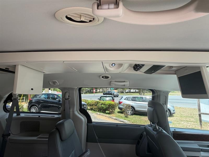 Chrysler Town & Country Touring 2010