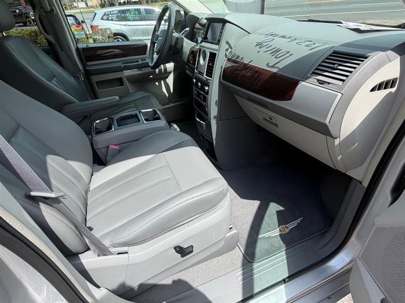 Chrysler Town & Country Touring 2010