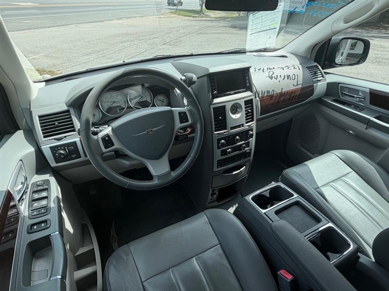 Chrysler Town & Country Touring 2010