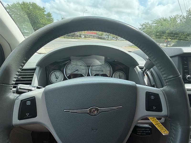 Chrysler Town & Country Touring 2010