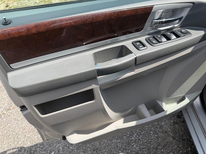 Chrysler Town & Country Touring 2010