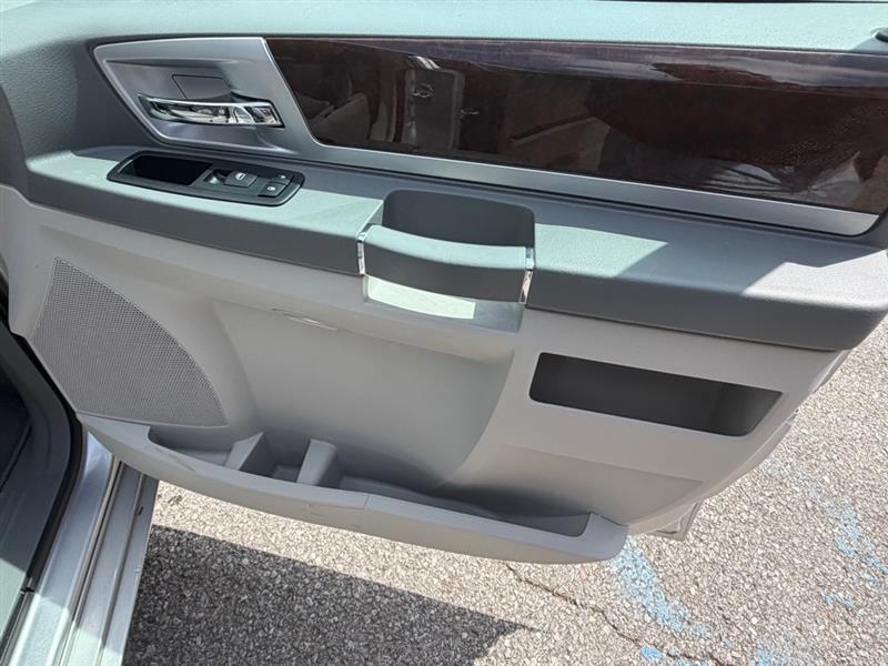 Chrysler Town & Country Touring 2010