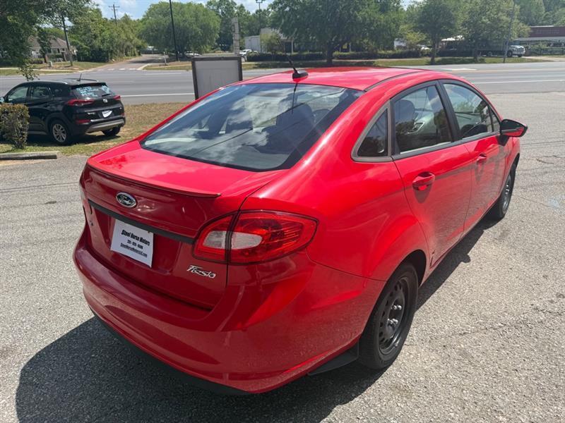 Ford Fiesta SE Sedan 2013